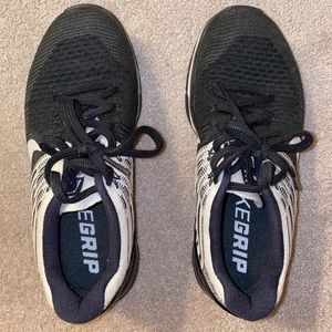 Nike grip weight lifting shoes